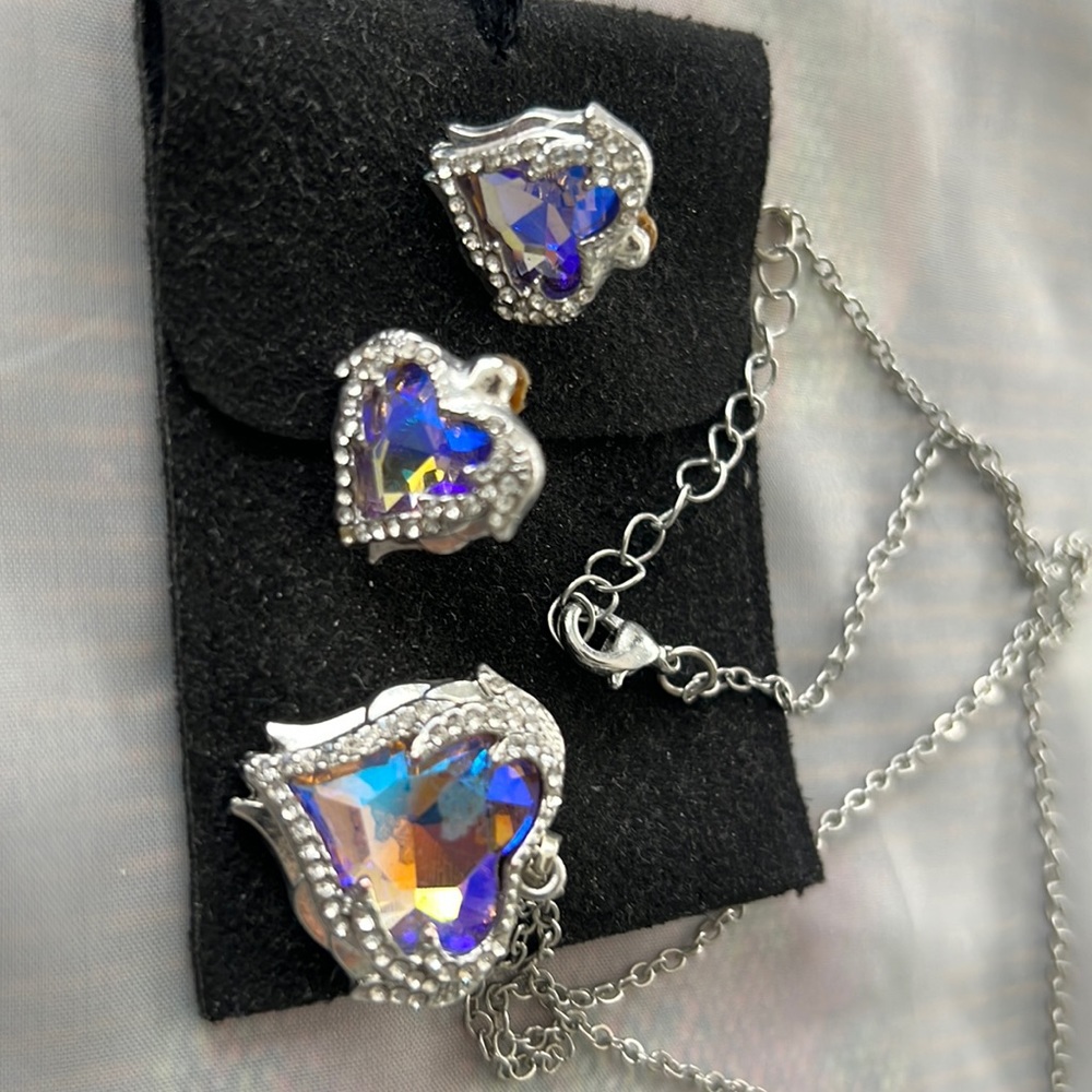 Beautiful, silver necklace amethyst pendant with earrings